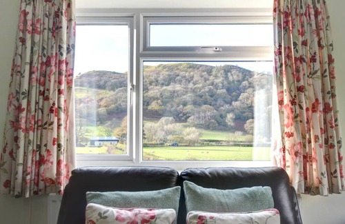 Gwynedd- Snowdonia Casa | Cerca de Llanrwst, en una granja en funcionamiento en los páramos de Hiraethog, se encuentra Llys Pennant, un bungalow con vistas a