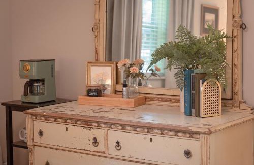 Lookout Mountain Cama Y Desayuno | LMI -14- Glenn Falls Room: Summers Dream