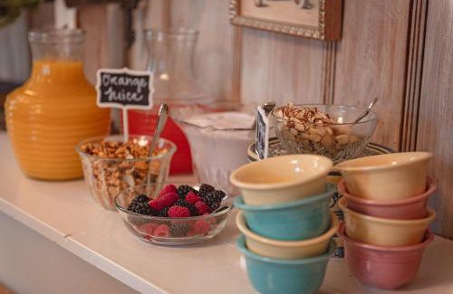 Lookout Mountain Cama Y Desayuno | LMI -15- Laurel Falls Room: Summers Night