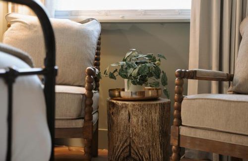 Lookout Mountain Cama Y Desayuno | LMI -15- Laurel Falls Room: Summers Night