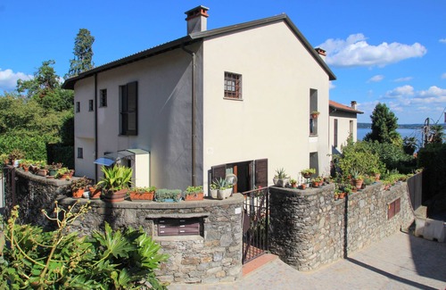 Belgirate Apartamento | Lo Scoiattolo by Interhome