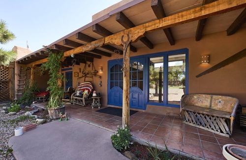 Alamedan Valley Cama Y Desayuno | Loba Luna Bed & Breakfast - Charming Albuquerque B&B - Mariposa