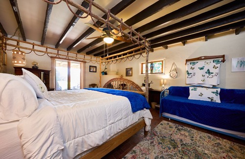 Alamedan Valley Cama Y Desayuno | Loba Luna Bed & Breakfast