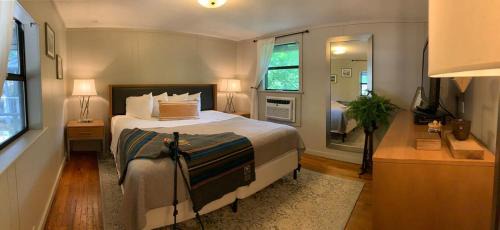 Eureka Springs Casa | Loblolly Pines Adventure Cabin 2 King