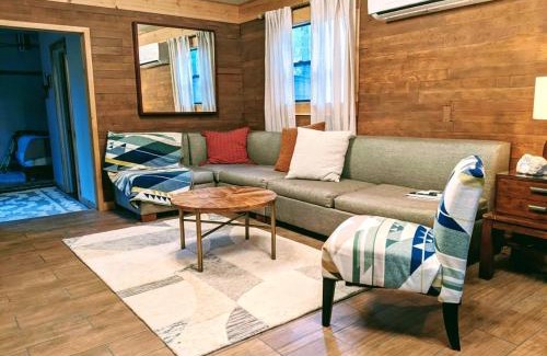 Eureka Springs Casa | Loblolly Pines CenterPoint Camp House