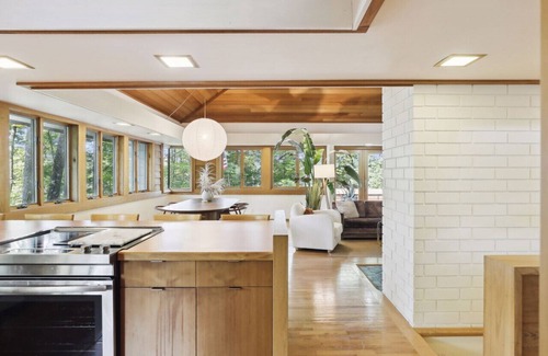 Comstock Casa | Sleek and clean 3-bedroom, 2- bathroom home on beautiful North Pipe Lake