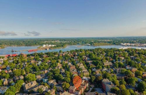West End Apartamento | Local Landmark - Gorgeous Historic Home