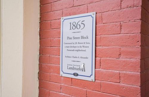 West End Apartamento | Local Landmark - Gorgeous Historic Home