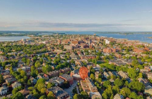 West End Apartamento | Local Landmark - Gorgeous Historic Home