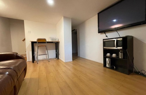 Cote-Saint-Paul Casa | Local style accommodation, Cute house!