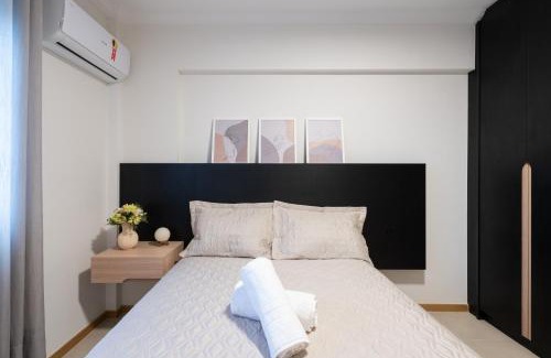 Centro Apartamento | Localização Central! A 450 metros da Vila Germânica Loft com Piscina, Ar-Condicionado, Wi-Fi, Cozinha completa, Garagem Privativa, Espaço Zen, Academia, Sauna, e Mercadinho 24h