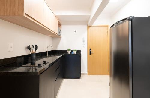Centro Apartamento | Localização Central! A 450 metros da Vila Germânica Loft com Piscina, Ar-Condicionado, Wi-Fi, Cozinha completa, Garagem Privativa, Espaço Zen, Academia, Sauna, e Mercadinho 24h