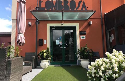 Vezzano Ligure Hotel | Locanda L'Ombrosa