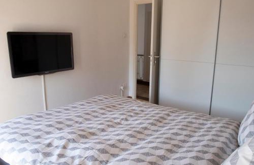 Locarno Apartamento | Locarno, Casa Pioda - nahe Zentrum, mit Balkon und Parkplatz