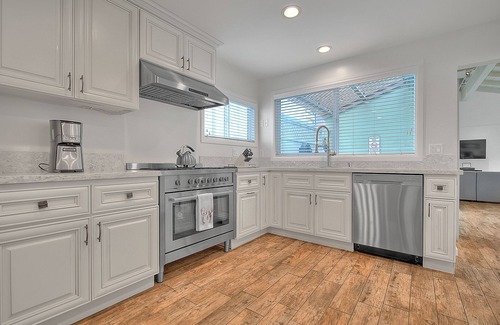 Peninsula Casa | Located 3 houses from the water! Coastal beach house with two car garage