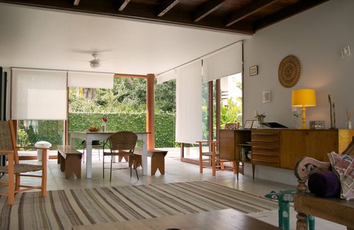 Itamambuca Casa | 60m Situado en el mar. Piscina w / 20m racha. Techo alto, Sky TV - Wi-Fi