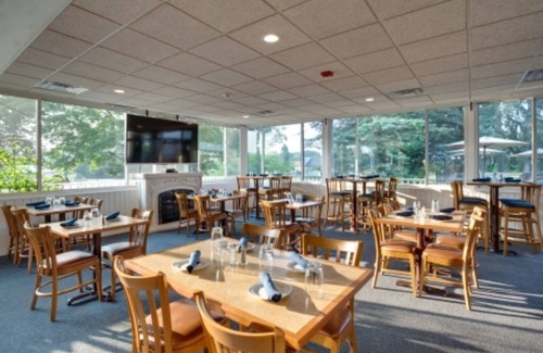 Central Lake Hotel | located above the blue pelican