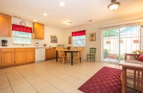 Whittier Casa | Located between Disneyland & Hollywood/Universal Studios