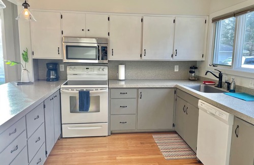Traverse City Casa | Ubicado directamente en East Grand Traverse Bay con playa privada