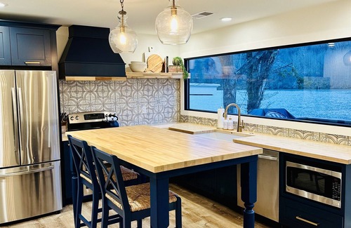 Chattanooga Casa | Located directly on the Tennessee River and minutes from downtown Chattanooga!