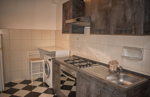 San Fruttuoso Apartamento | located in a strategic position,near to the city major places of interest