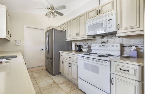 Gardens of Gulf Cove Casa | Located in an active community w/ heated pools, tennis courts and shuffleboard