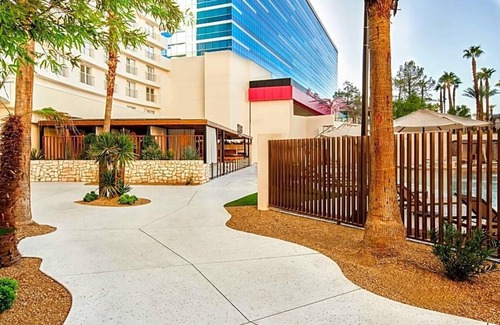 Las Vegas Apartamento | Located in Las Vegas, 1.2 mi from Las Vegas Strip, Virgin Hotels Las Vegas .