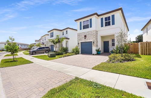 Seybold Casa | Located in Miami 20 minutes from everything.