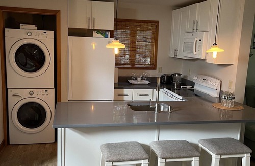 East Stroudsburg Casa | Located in safe private community with free parking and beautiful mountain view