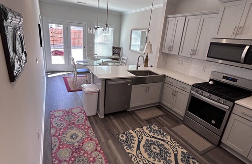 Oak Grove Casa | Located in safe community close to most attractions.