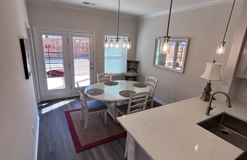 Oak Grove Casa | Located in safe community close to most attractions.