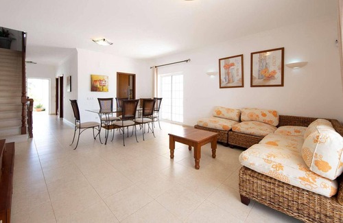 Guia Casa | Located in the beautiful village of Guia, this traditional villa offers a great place for relaxation