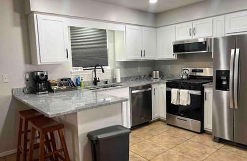 West Old Town Casa | Located in the heart of Albuquerque. Close to old town, easy access to I 40.
