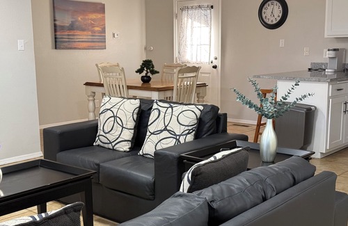 West Old Town Casa | Located in the heart of Albuquerque. Close to old town, easy access to I 40.