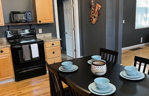 Soulard Apartamento | Located in the heart of Soulard, walking distance from many attractions.