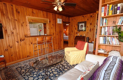 Brasstown Casa | Located in the Heart of Brasstown, walk to the John C Campbell Folk School and The Crown Restaurant
