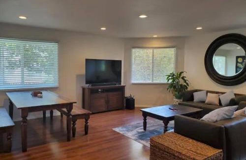 Mar Vista Apartamento | Located In The Heart Of The West Side