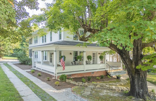 Mount Airy Casa | Located in the Heart of "Mayberry" a short walk to Main!