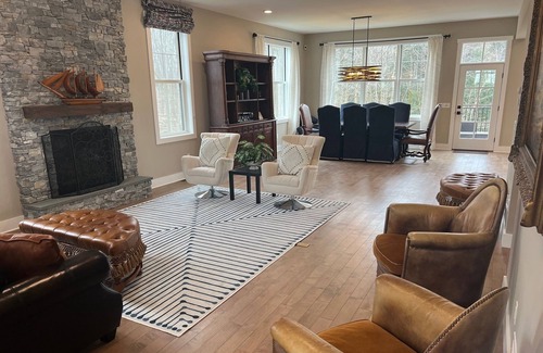 South Burlington Casa | Located in the quaint town of Shelburne. Newly built and absolutely immaculate