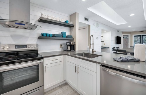 St. Simons Island Condominio | Located in Sea Palms West. Convenient to all the island has to offer.