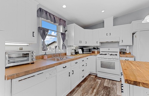 Hermosa Casa | Located near Mt. Rushmore, the Black Hills, Badlands National Park & more!!