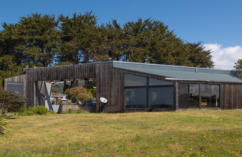 Sea Ranch Casa | Located near Shell Beach and tidepools. Award-winning Obie Bowman design.