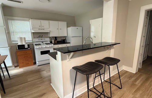Athens Cabaña | Located near UGA, Normaltown, & Downtown Athens. Charming 2-bed cottage w/AC.