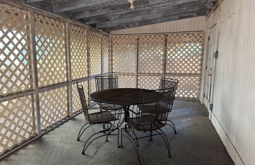 Athens Cabaña | Located near UGA, Normaltown, & Downtown Athens. Charming 2-bed cottage w/AC.