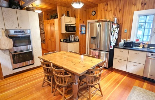 Sunapee Casa | Located on Historic Lake Avenue