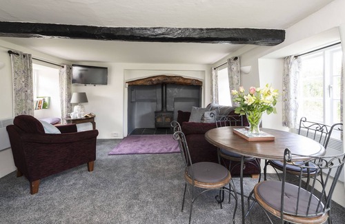Holworth Apartamento | Located on Morton Common surrounded by glorious countryside and forest, Primrose Cottage is a quaint