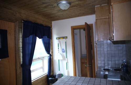 Red River Cabina | Located on our Private Fishing Pond