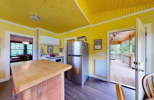 Ansted Casa | Located on the border of New River Gorge National Park and Hawks Nest State Park