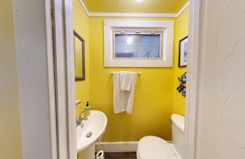 Ansted Casa | Located on the border of New River Gorge National Park and Hawks Nest State Park