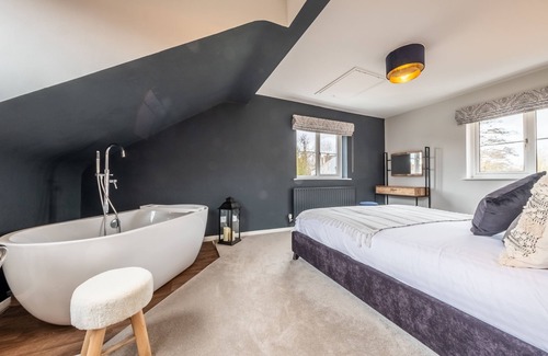 Saxthorpe Cabaña | Located quietly and tucked away in the village of Saxthorpe, Inglenook, a semi-detached cottage dati